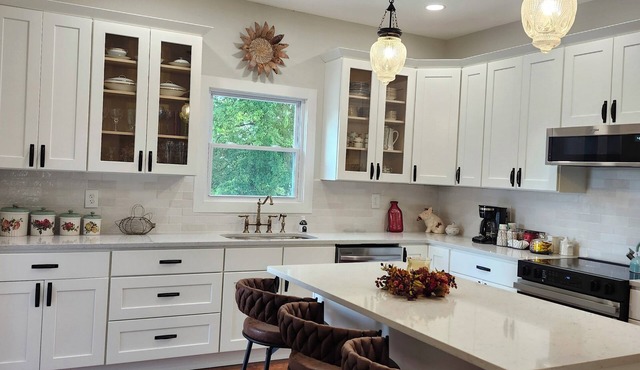 NEWLY Renovated Historic Downtown Beauty in Morristown, TN.