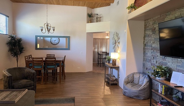 *Newly renovated home!* Staycation at the Legends