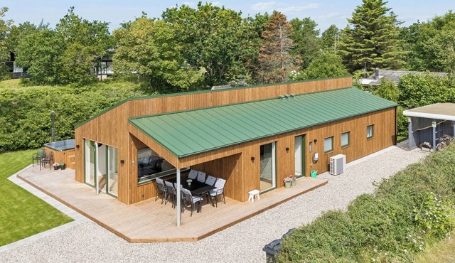 Newly renovated holiday home near the water