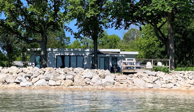 Newly renovated home on Lake Michigan - heated pool- Ozaukee County