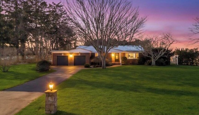 Newly Renovated Home Close to Shinnecock Hills Golf Course and Peconic Bay.