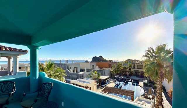 Newly renovated Home- 5 steps from LAP pool.