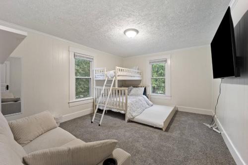 Newly Renovated Home <5 Mi to WEC!