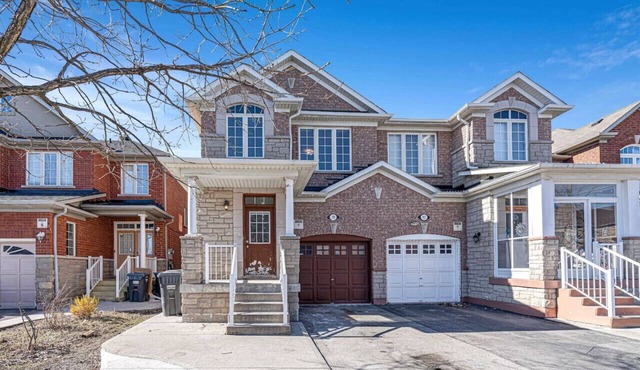 Newly Renovated Home by Toronto Mins from YYZ