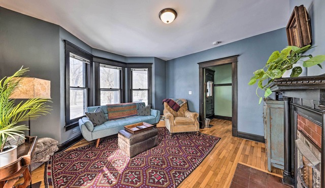 Newly Renovated Home Close to Dtwn Lawrence!