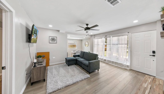 Newly Renovated Home Close to Everything!