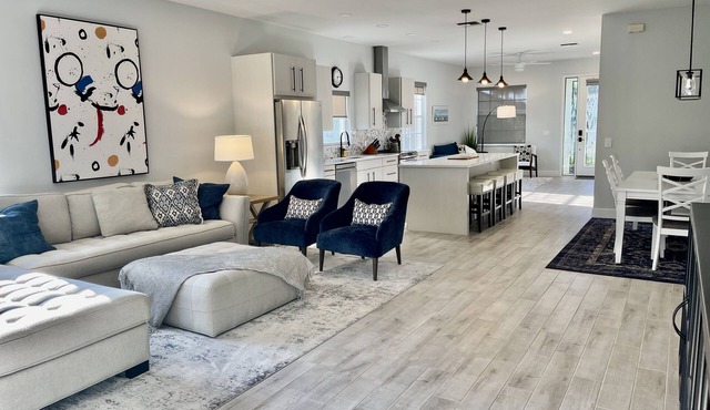 Newly Renovated Home in Naples’ Premier 500 Block – Walk to the Beach!
