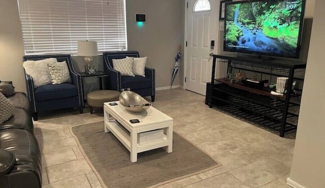 NEWLY RENOVATED HOME with high speed WiFi, gourmet kitchen, outdoor grilling.