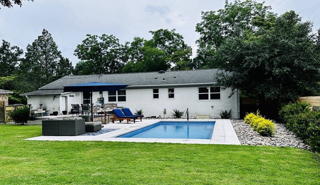 Newly renovated home with private heated saltwater pool, close to beach and UNCW