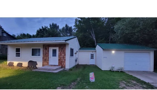 Newly renovated home with WIFI and ROKU TV!