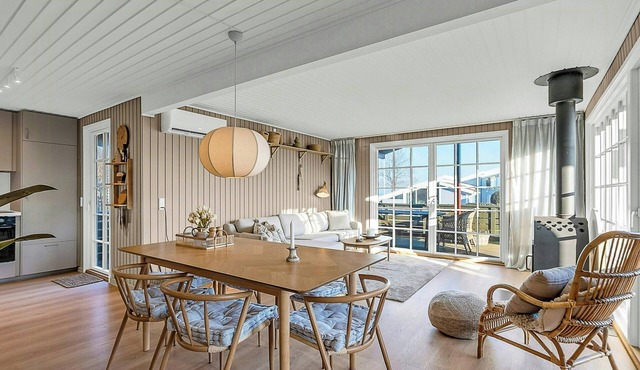 Newly renovated house close to beach