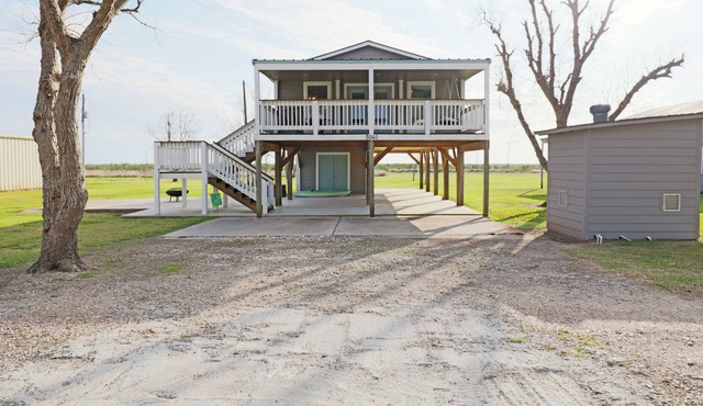 Newly renovated house 10 mins. from the Intracoastal on the San Bernard River!