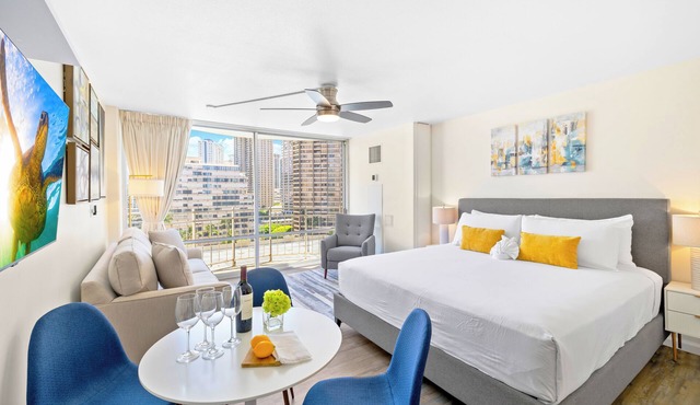 Newly Renovated Ilikai Marina Condo - Near Beach!