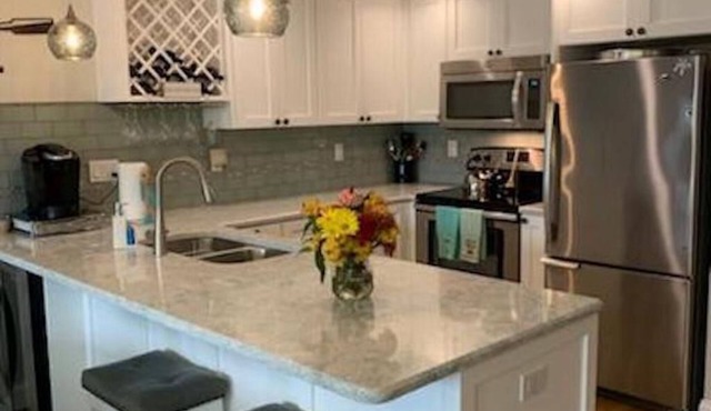 Newly Renovated kitchen, guest and master bathrooms