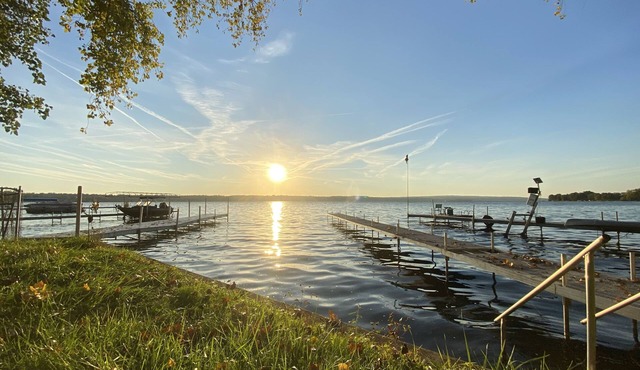 Newly Renovated Lake Cottage - available for the very first season!