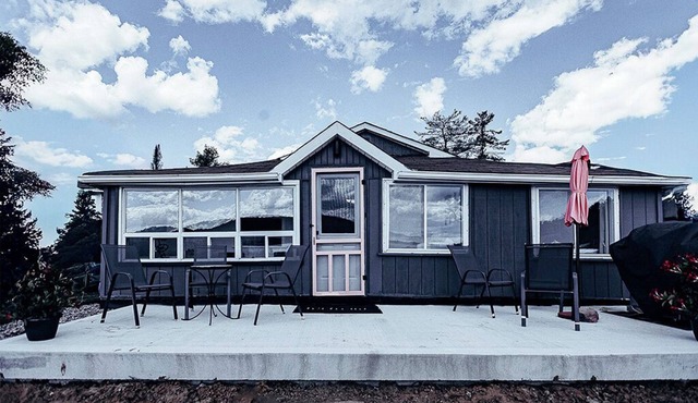 Newly Renovated Lake Cottage, 10 Mins From Bancroft, Beautiful Sandy Beach!