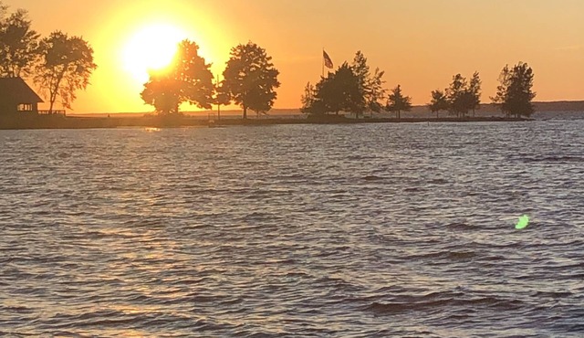 Newly renovated lake house with stunning views!