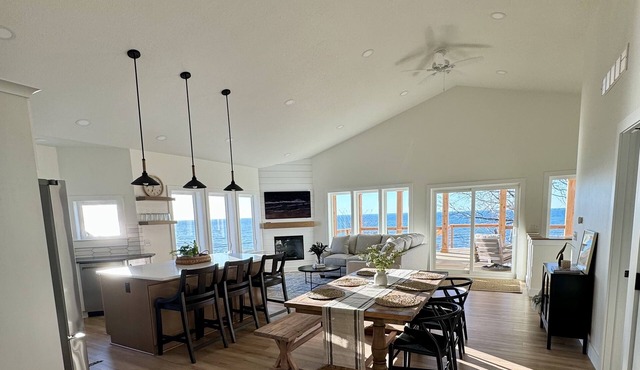 Newly renovated lake house on the shores of Lake Erie with private beach access!