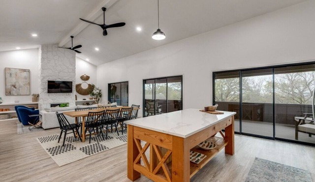 Newly Renovated Lake Texoma Retreat - Walk to Tanglewood Resort