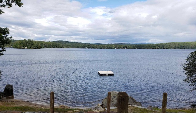 Newly Renovated Lake Waukewan Cabin- 3 min from beach!