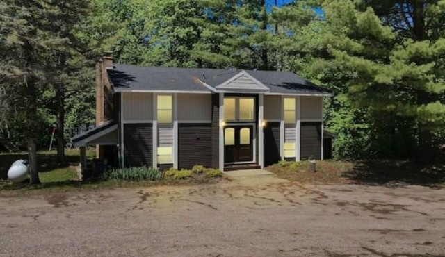 Newly Renovated Lakeview Oasis!