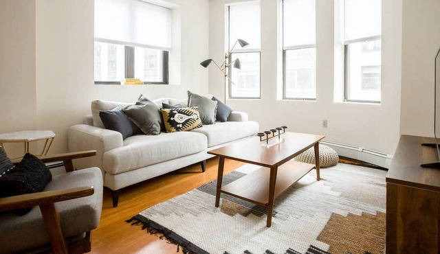 Newly renovated! Laundry in Building - Keyless entry - Perfect for Business or Medical Tourism