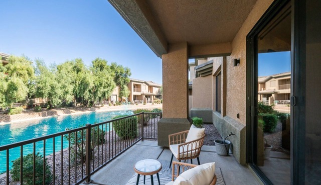 NEWLY RENOVATED Light and bright waterfront townhome in Chandler.