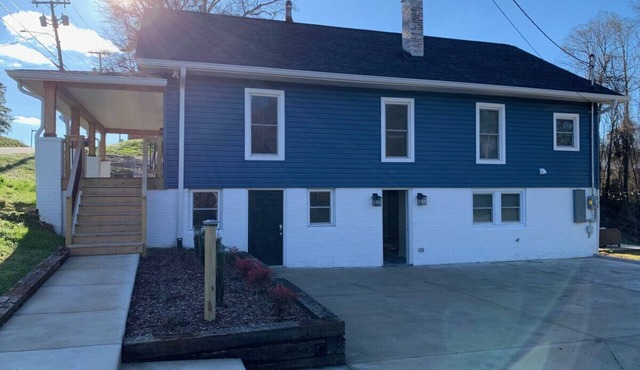 Newly Renovated Lincolnton Rail Trail Downtown Apartment - Walk to Main St