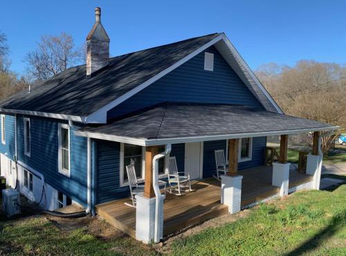 Newly Renovated Lincolnton Downtown Rail Trail Apartment - Walk to Main St