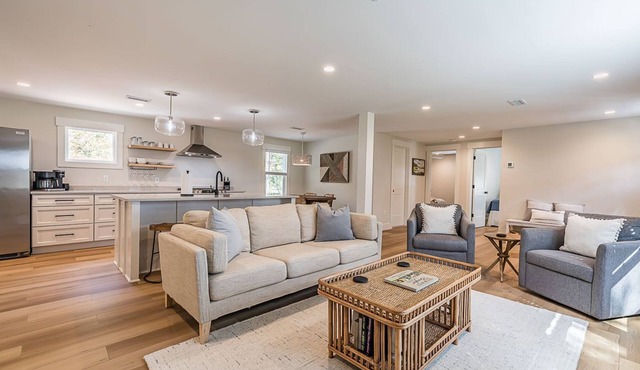 Newly Renovated LowCountry Cottage with Marsh Views - Sleeps 6