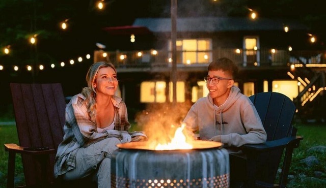 Newly renovated luxury waterfront cottage, family and pet friendly. Sleeps 10.