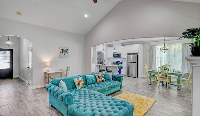 Newly Renovated Luxe West Beaumont w Private Patio