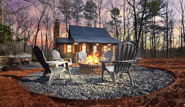 Newly Renovated Luxury Cabin + Hot Tub + Fire Pit