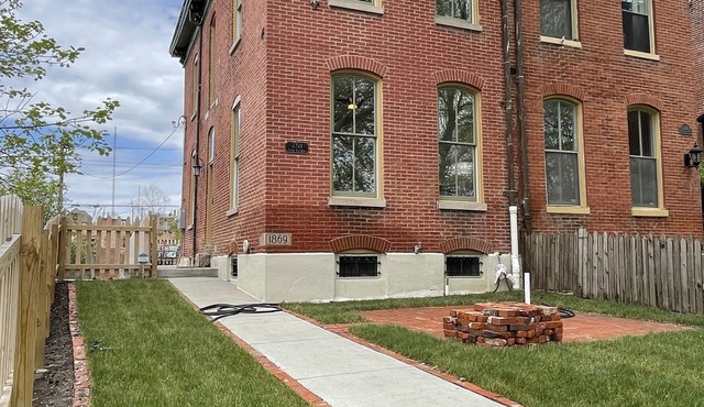 NEWLY RENOVATED Luxurious SOULARD 2nd Floor Townhome overlooking AB Brewery!
