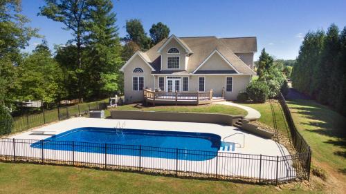 Newly Renovated Luxurious home w/Pool, Hot Tub & Entertainment Hub | 20 Mins to Downtown AVL