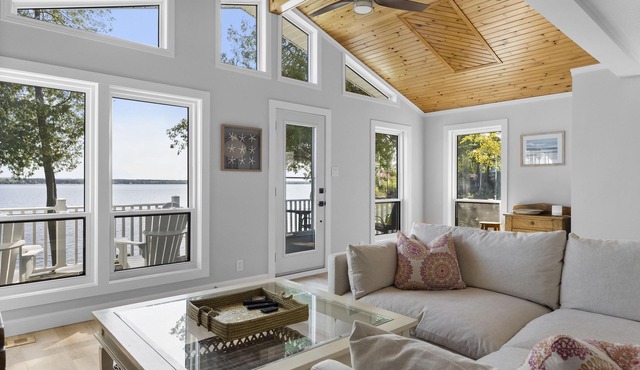 Newly renovated luxury cottage right on water with private beach