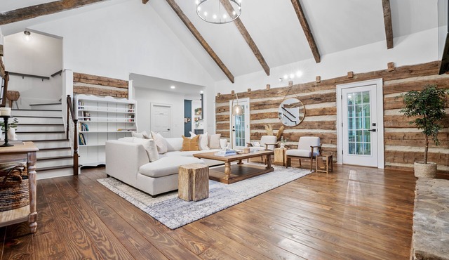 *Newly Renovated Luxury Designer Farmhouse on a 35-Acre Farm, Private and Gated!