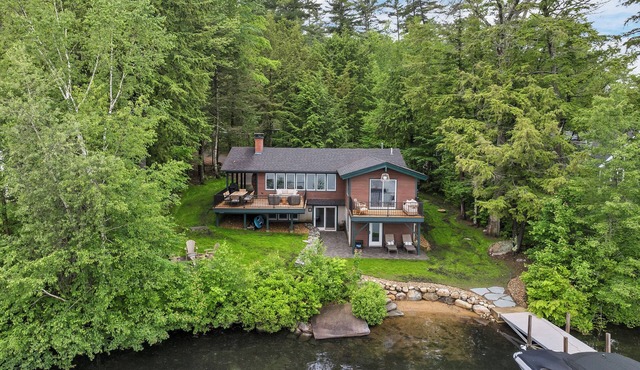 Newly Renovated Luxury Winnipesaukee Waterfront Home in Meredith Sleeps 10