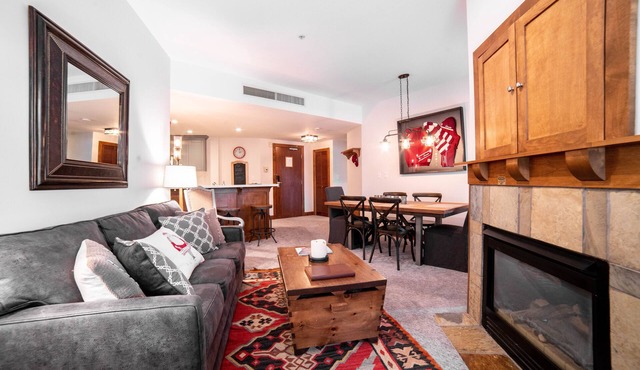 Newly Renovated Luxury Condo at Sundial Lodge, Ski in/Ski out