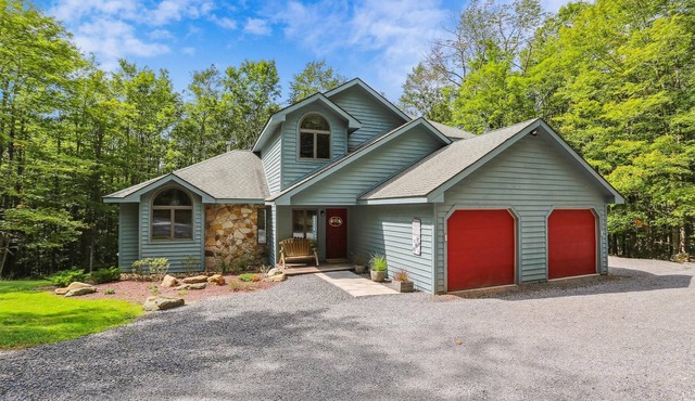Newly renovated mountain home is sure to give you a Peaceful Easy Feeling!