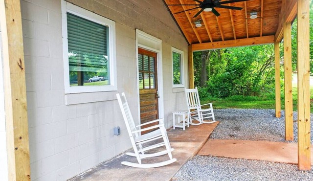 Newly Renovated Maiden Home - Perfect Small Town Retreat, 2BR Porch