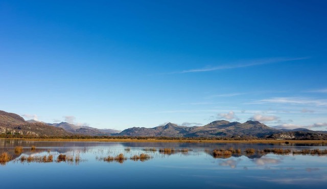 Newly-renovated, mid-terrace cottage in Porthmadog