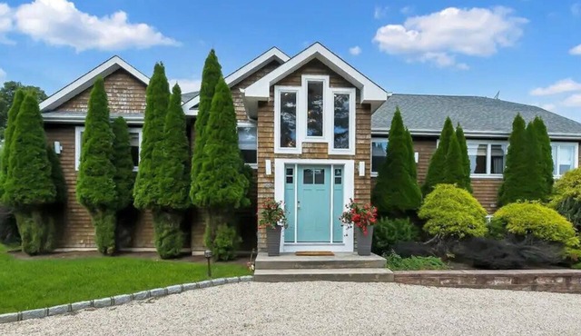 Newly Renovated, Modern home with pool, cathedral ceilings, open-floor.