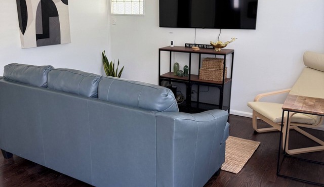 Newly Renovated Modern 3-Bedroom Entire House - Cincinnati