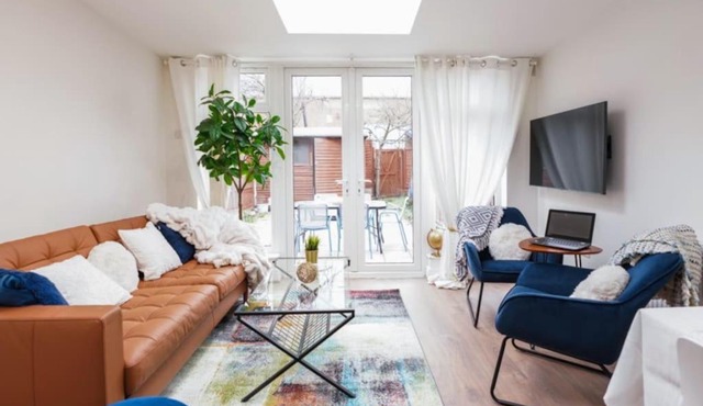 Newly Renovated Modern 4 Bed 3 Bath Apartment London