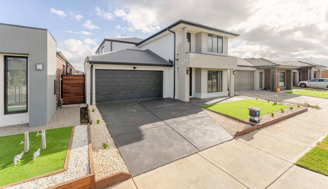 Newly Renovated, Modern 5BR Holiday Home