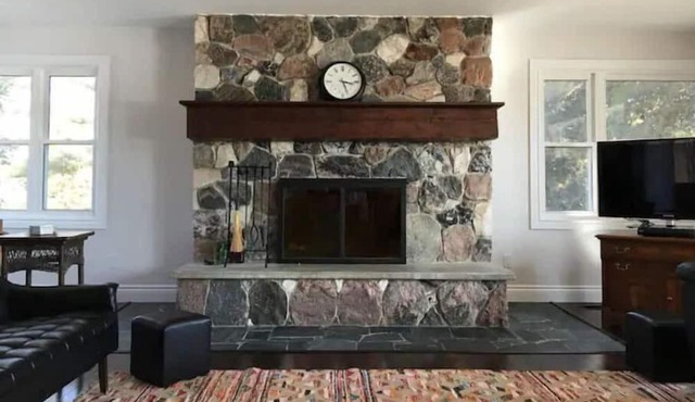 Newly Renovated Modern Cottage