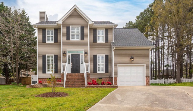 Newly Renovated Modern Home centrally located in Cary, near RDU and PNC Arenan