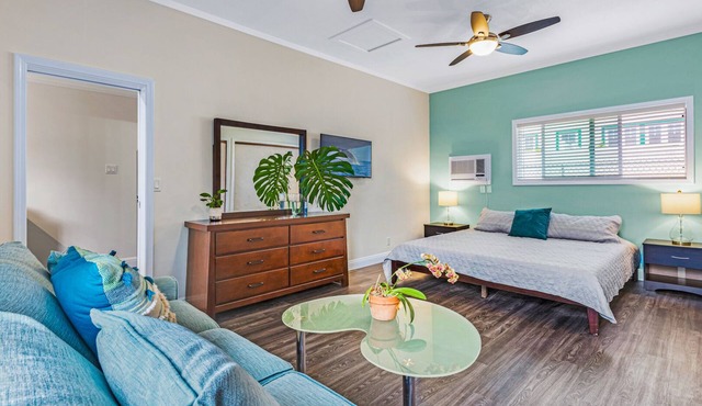 Newly Renovated Modern Cottage: Walk into Historic Wailuku Town!