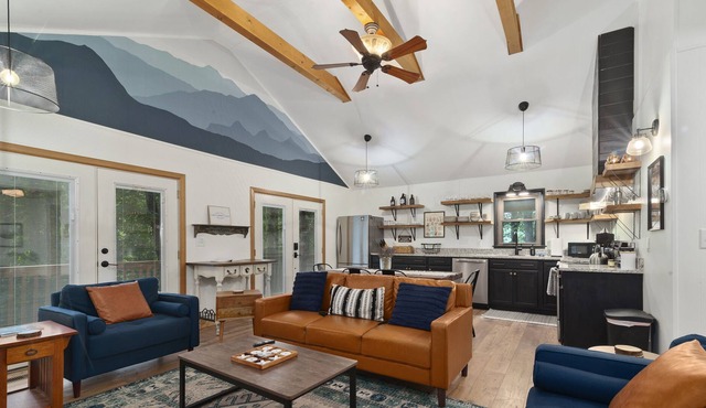 Newly Renovated Mountain House Retreat w/ Hot Tub And Huge Private Deck
